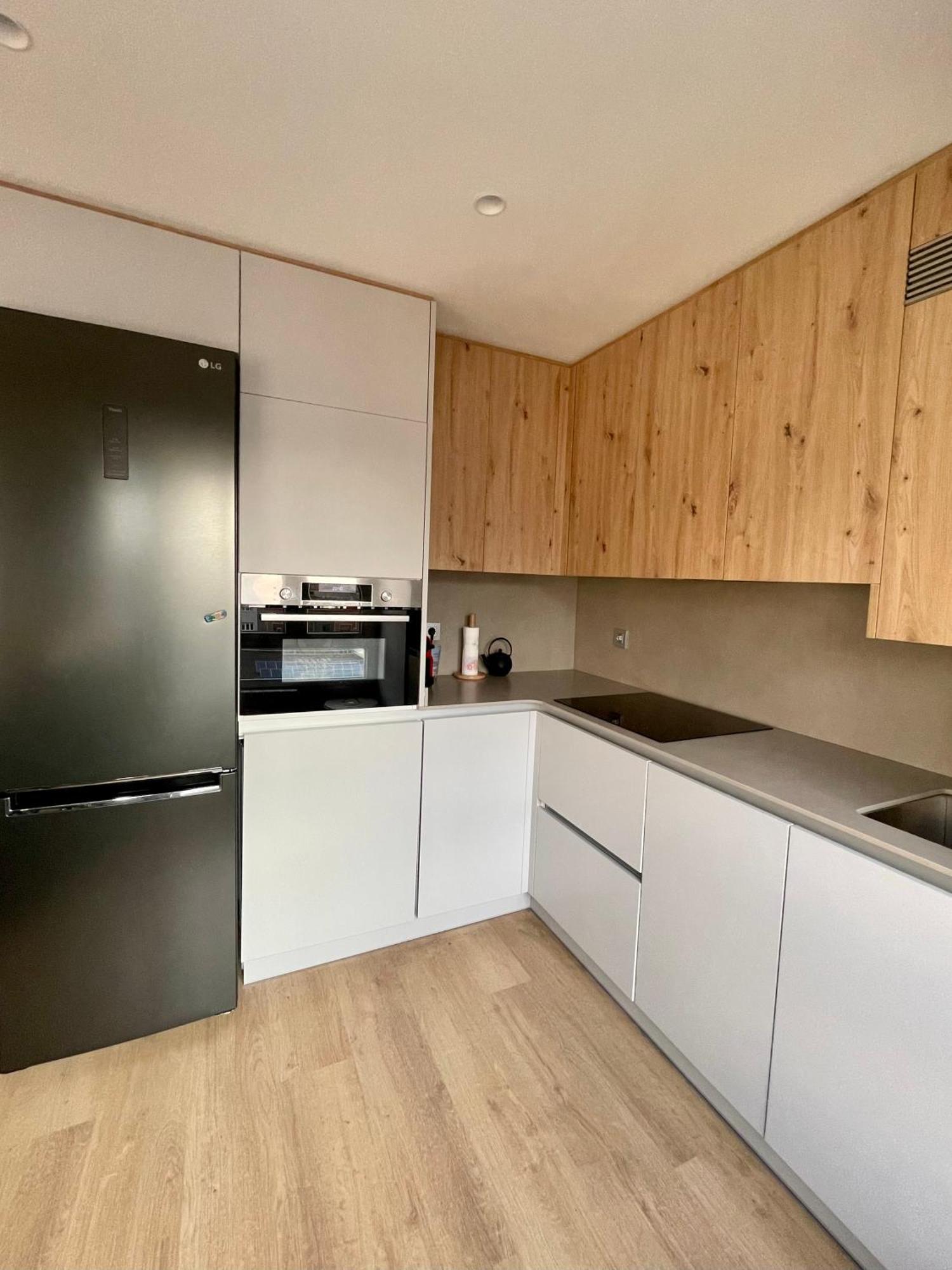 Piso De 2 Habitaciones En Centro, Zona Muy Tranquila Con Playa A 2 Min Andando Gijón Exterior foto